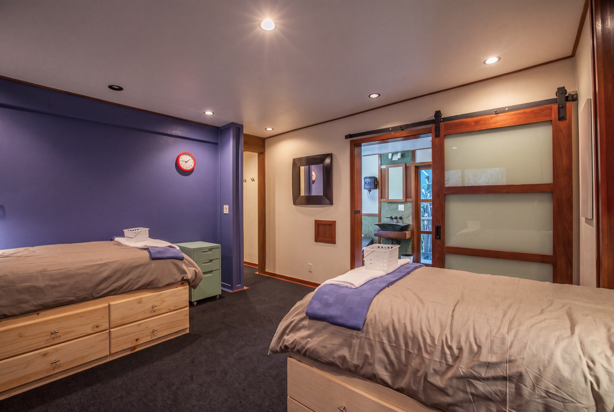 Twin beds with private ensuite access
