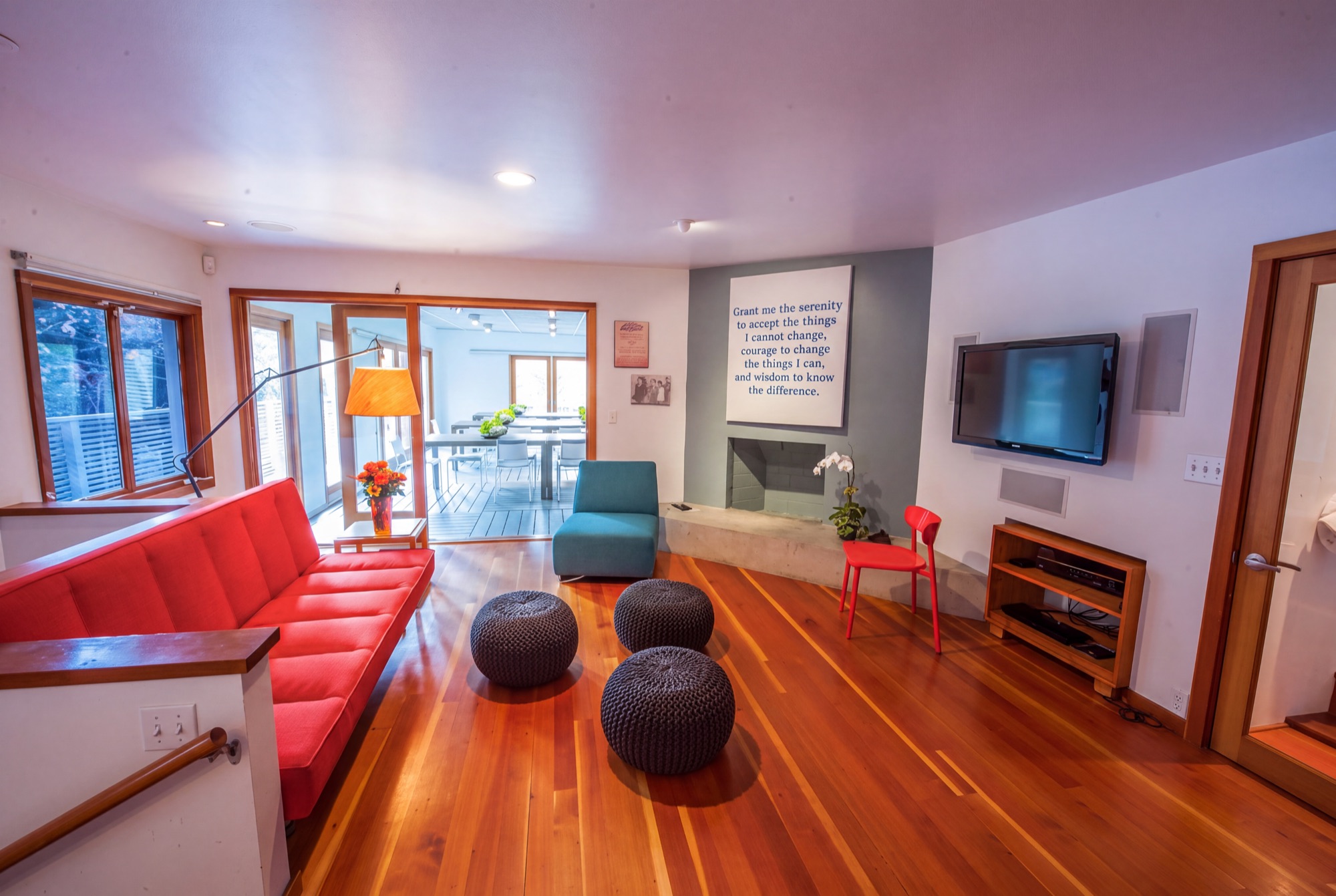 Comfortable lounge with serenity prayer artwork